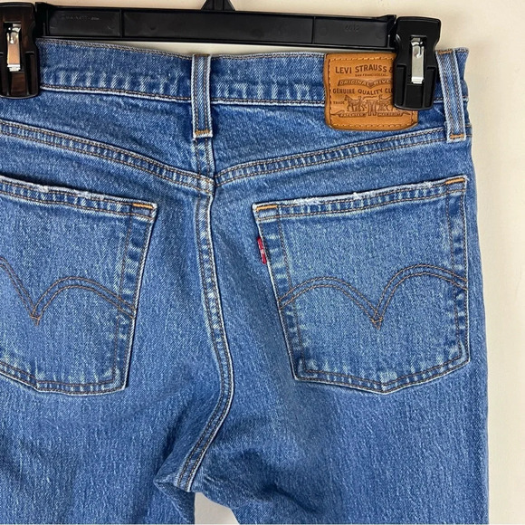 Levi's Wedgie Distressed Knee High Rise Jeans Size 26 - Picture 5 of 8